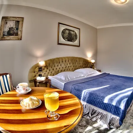 Meg-lozenetz Hotel 3*
