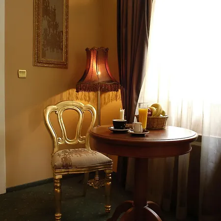 Meg-lozenetz Hotel