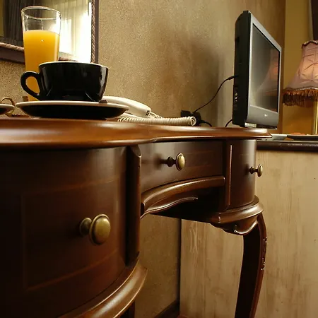 Meg-lozenetz Hotel 3*
