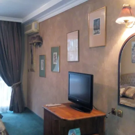 Meg-lozenetz فندق